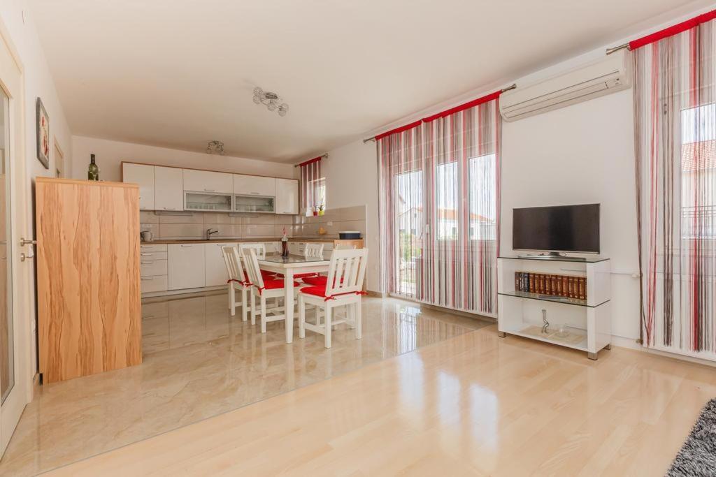 Apartman A&B Каштела Екстер'єр фото